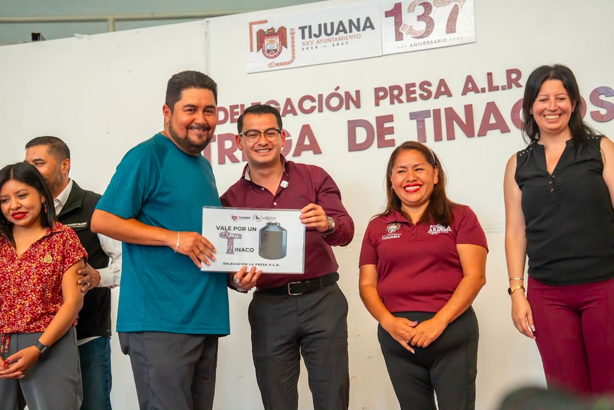 El Gobierno Municipal entregó tinacos a familias de la Zona Este para fortalecer el almacenamiento de agua y reducir las afectaciones por interrupciones del servicio. Foto: Border Zoom.