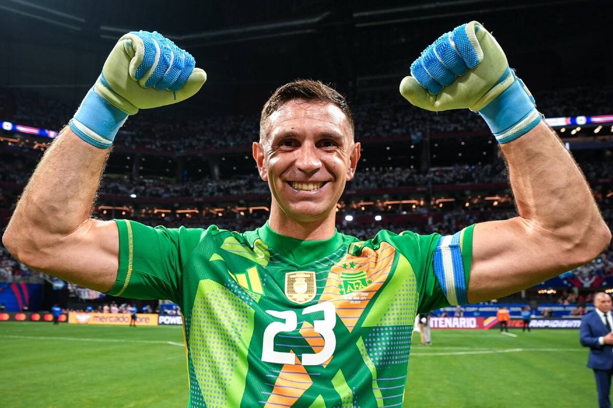 ¿Por qué la FIFA sancionó al ‘Dibu’ Martínez para los próximos partidos de Argentina?