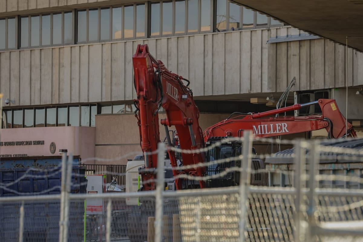 Empieza demolición de edificio de cruce peatonal en la Garita Centro