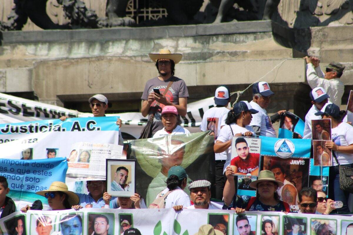 Marchan madres de desaparecidos