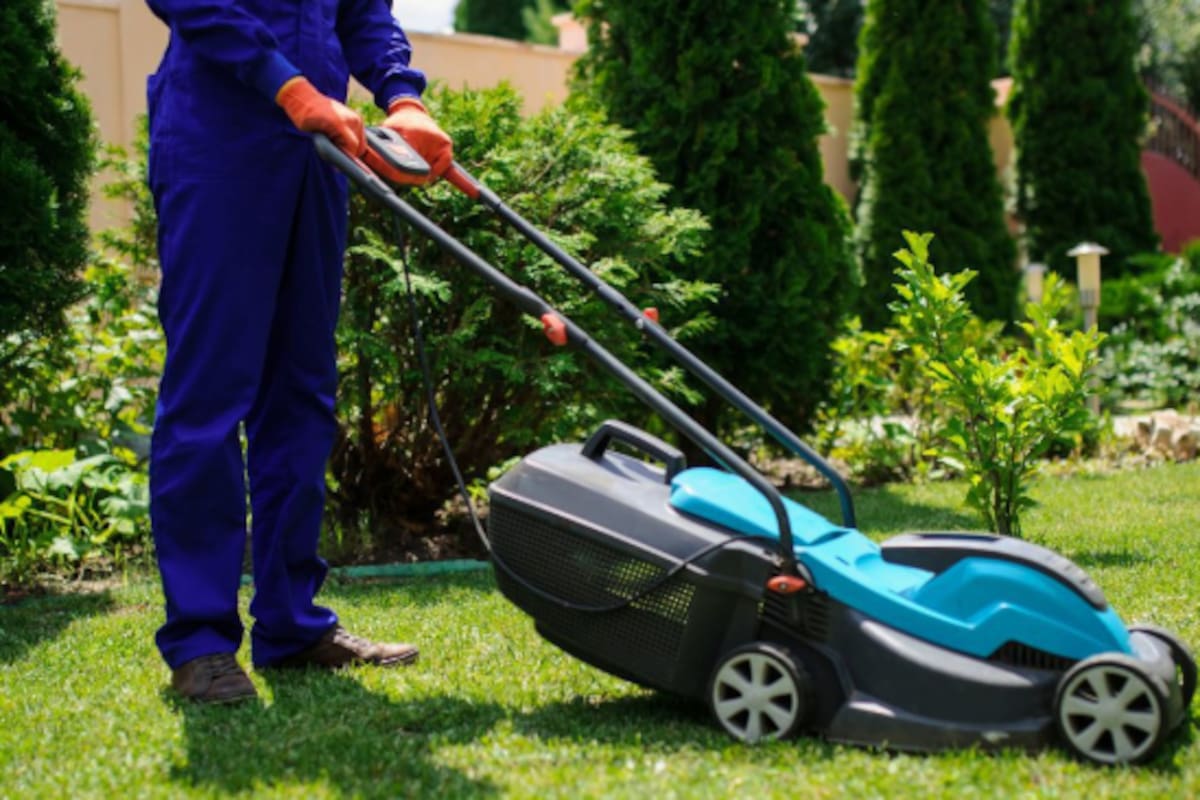 Cambian podadoras de gasolina por eléctricas con descuento en el Valle Imperial