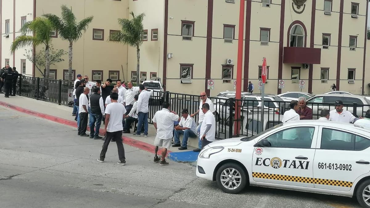 Choferes de transporte público exigen operativos contra Uber y DiDi irregulares en Rosarito