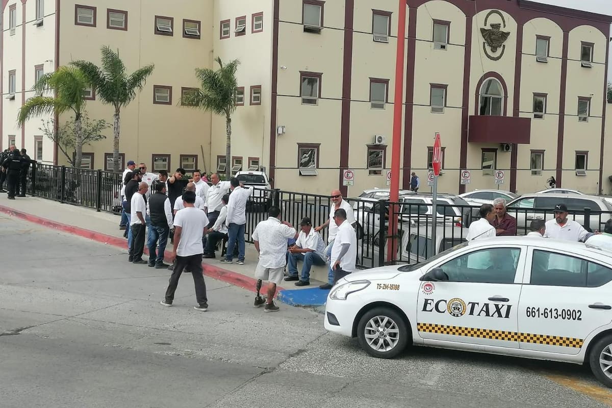Choferes de transporte público exigen operativos contra Uber y DiDi irregulares en Rosarito