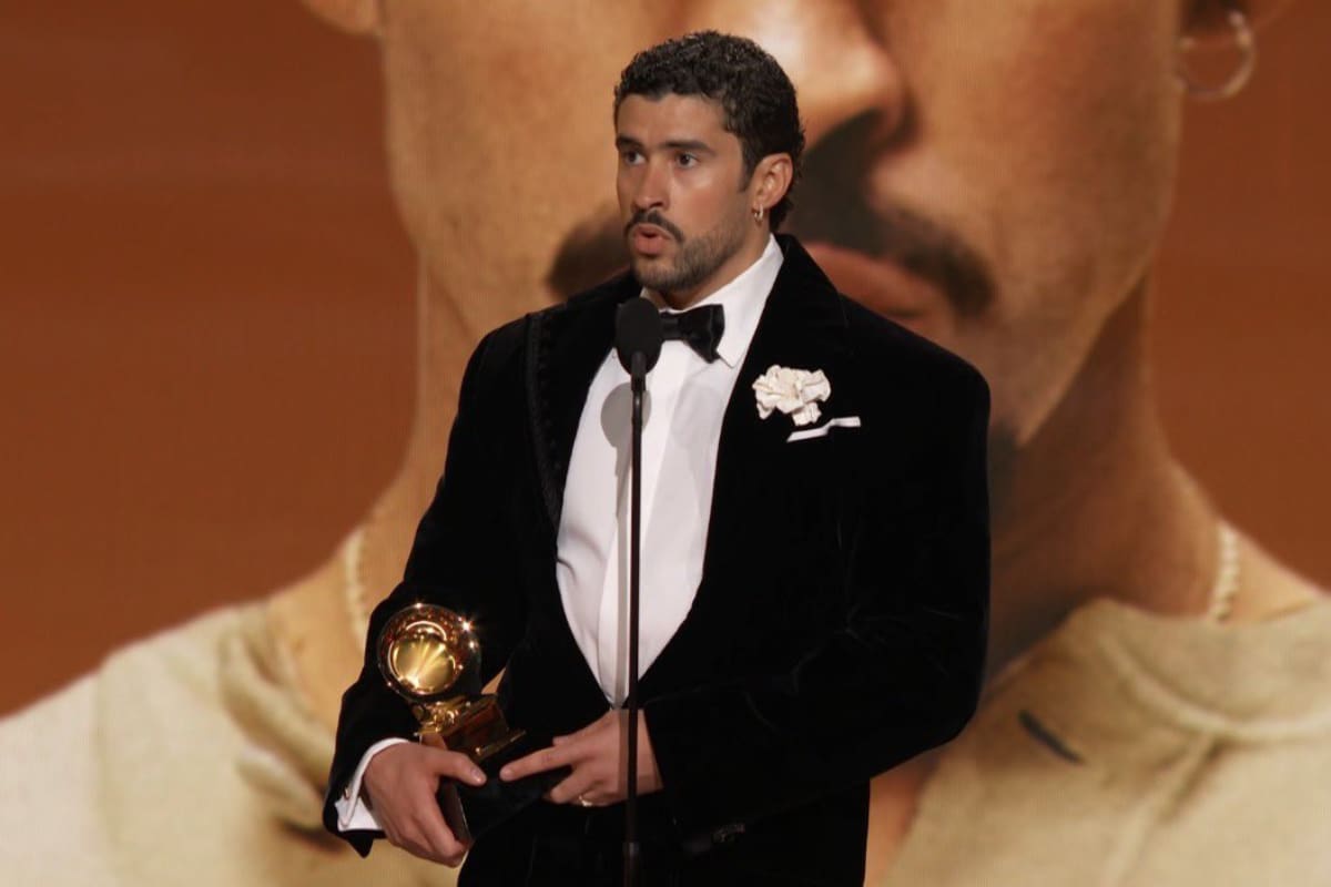 Bad Bunny en los Grammy 2026: “ICE out” y un mensaje histórico en defensa de los latinos