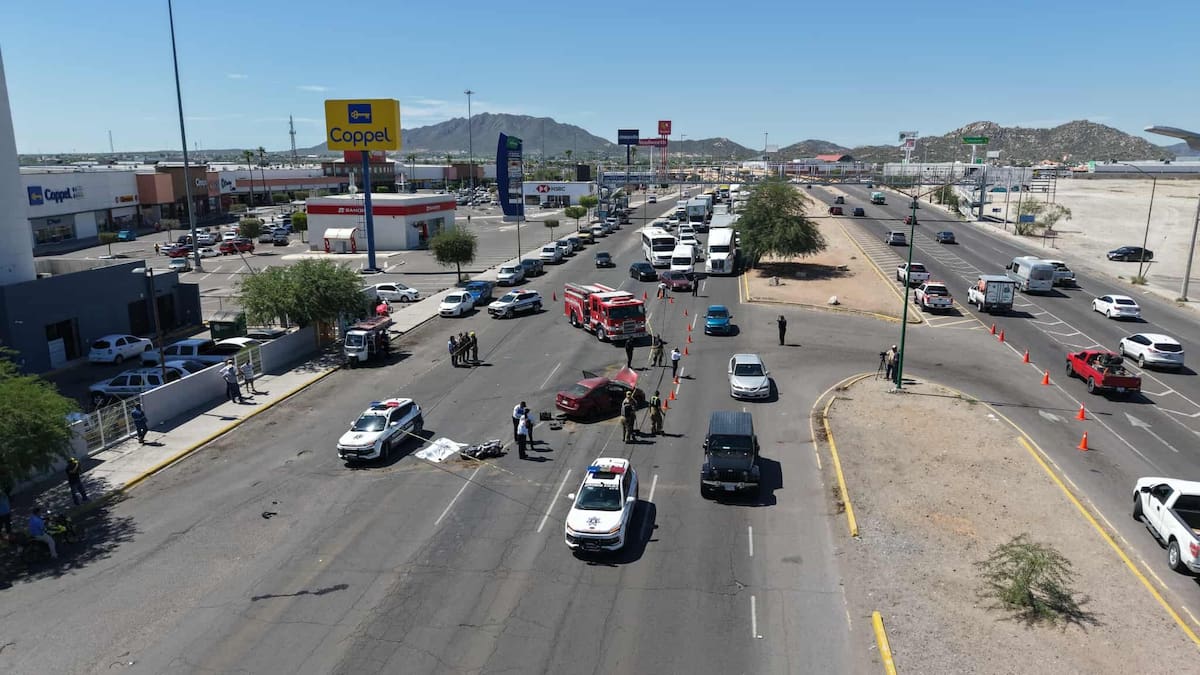 Un motociclista perdió la vida ayer al chocar contra un automóvil Honda
en el retorno de bulevar Ganaderos casi con Paseo las Palmas, al Sur de
Hermosillo. | Crédito: Julián Ortega (GH)