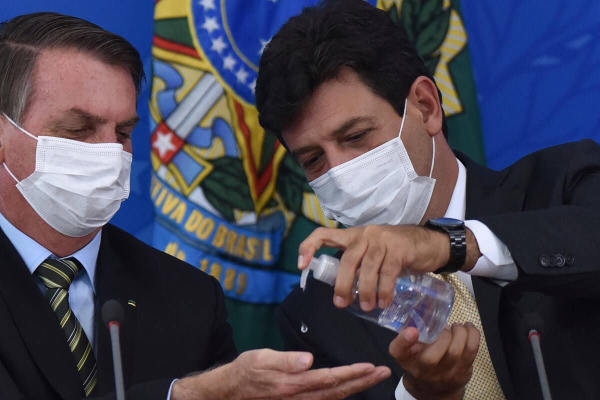 Bolsonaro, tras incertidumbre, dice ser líder antivirus ante COVID-19