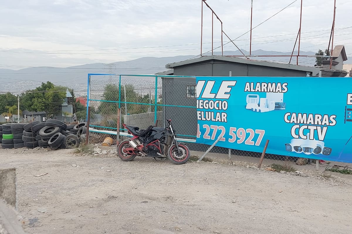 Detienen a un hombre con arma de fuego tras persecución en moto, Tijuana