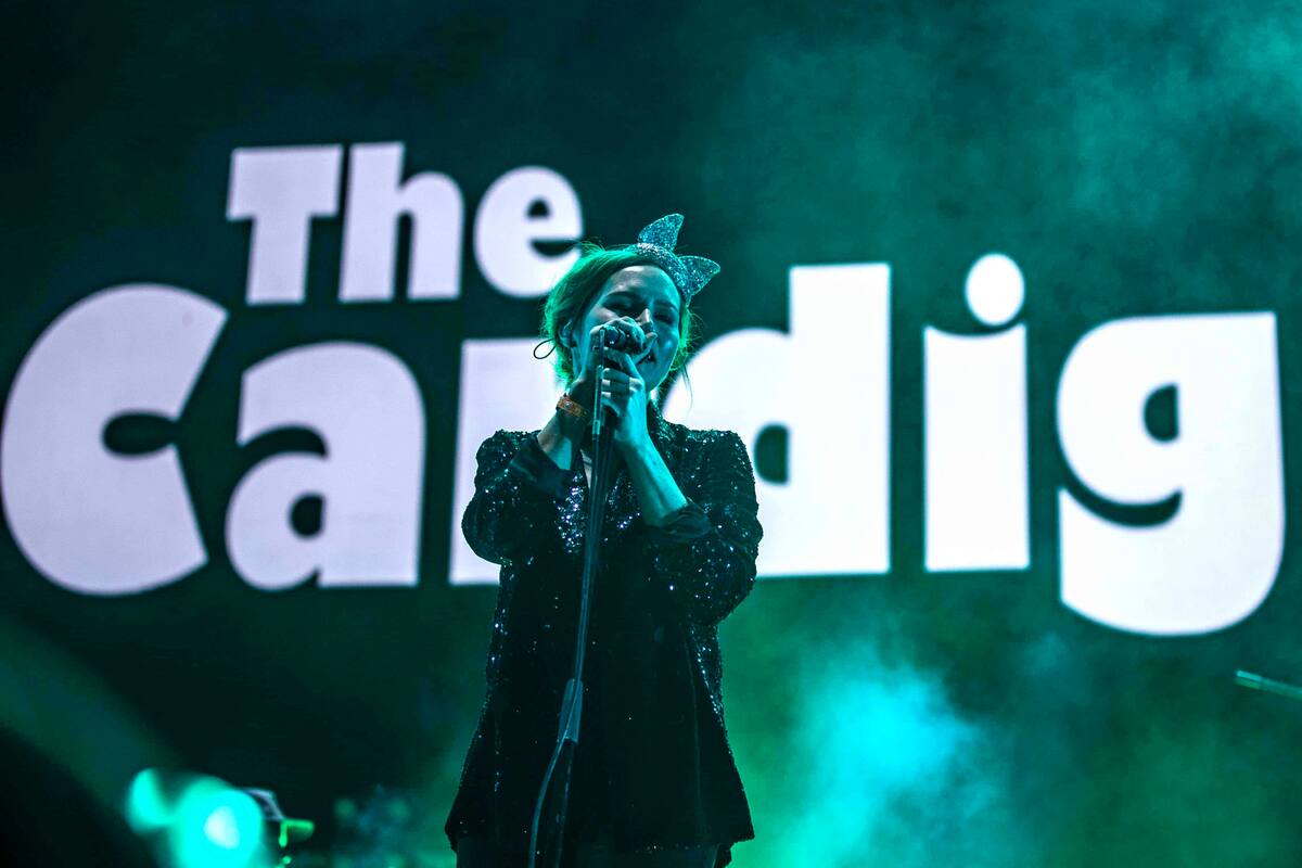 Sorprenden The Cardigans cantando en español en el Vive Latino