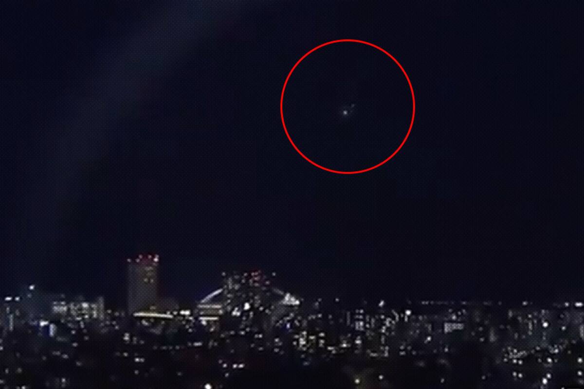 Resplandeciente bola de fuego ilumina el cielo de Japón