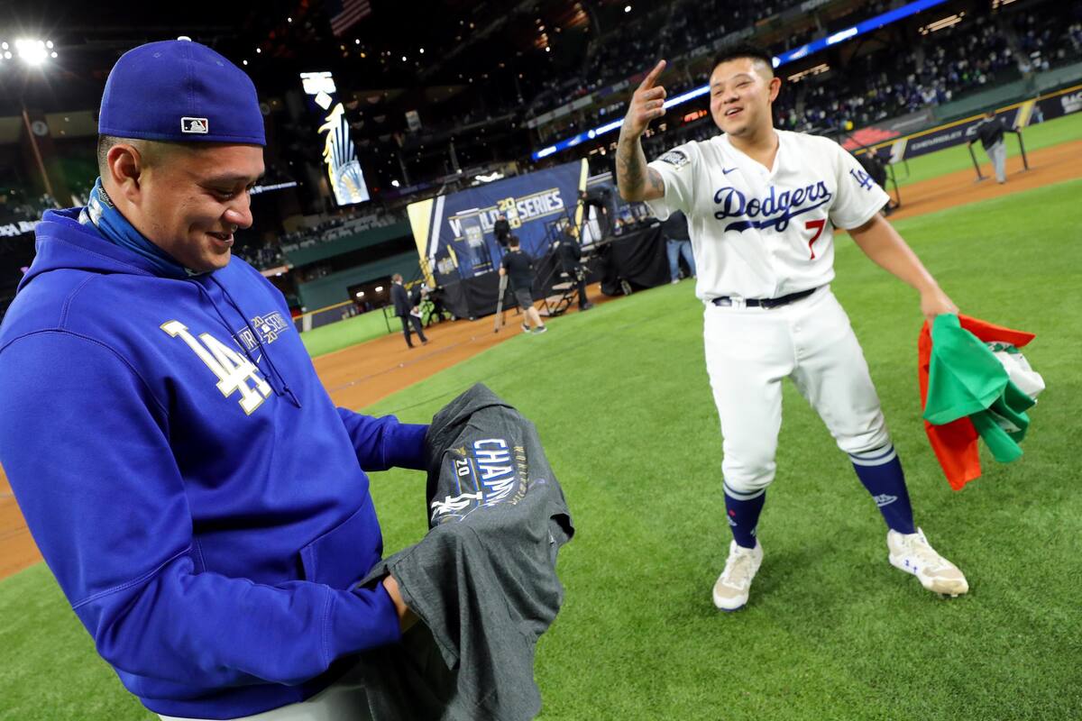 Una postemporada de records para Julio Urías y Víctor González