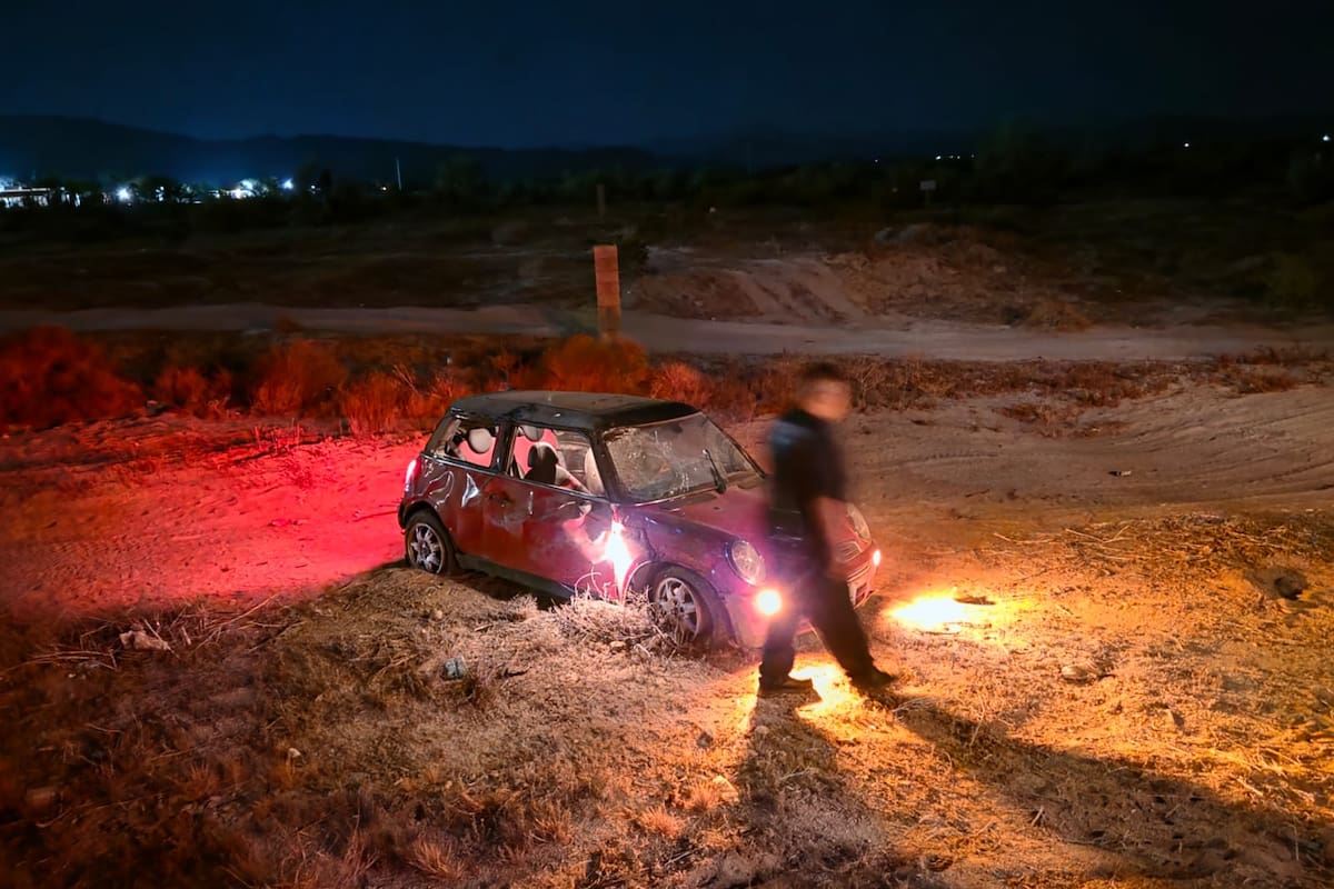 Familia lesionada tras volcadura en carretera Mexicali-San Felipe