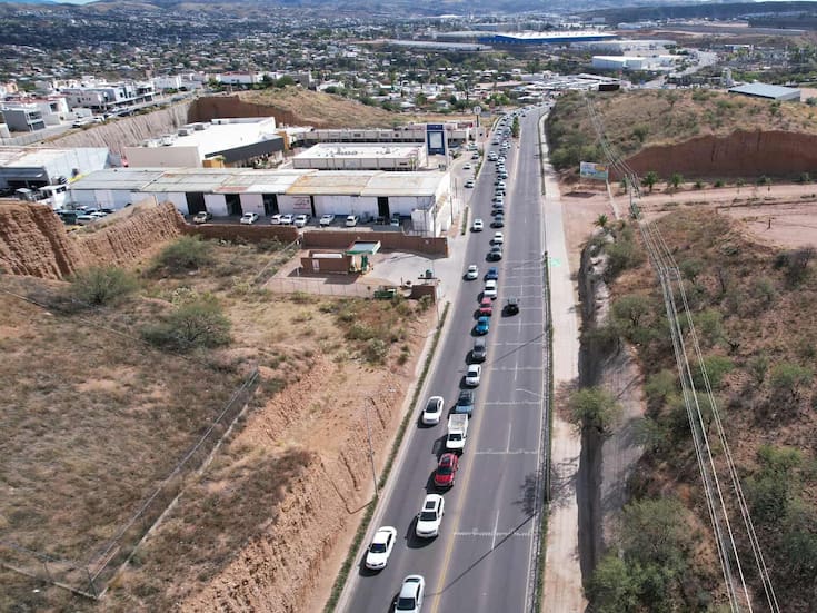 Congestionan garitas de Nogales para ingresar a EEUU en el último día de descanso por puente laboral