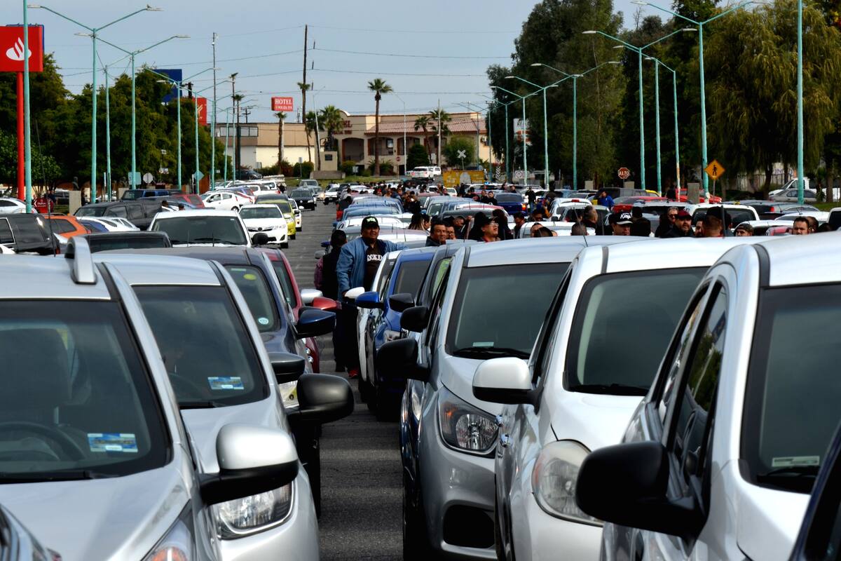 Se manifiestan chóferes de Uber y Didi contra regulación