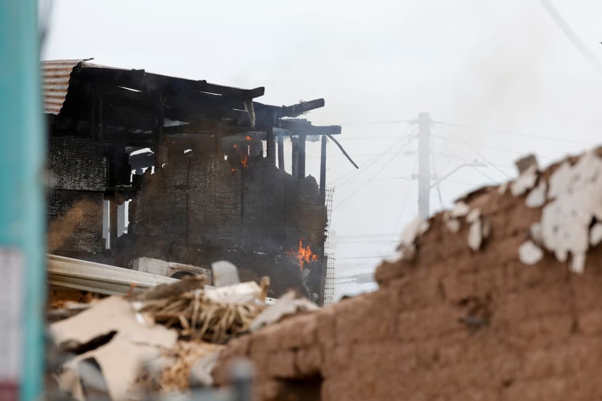 Voraz incendio consume la planta alta de una casa en la colonia Esperanza