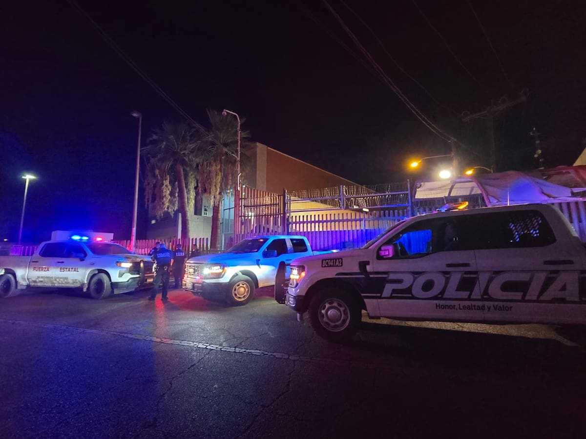 Un reo escapó del Centro de Reinserción Social (Cereso) de Mexicali, lo que provocó un operativo de búsqueda en los alrededores. El hombre fue localizado y recapturado horas después en las inmediaciones del penal.│Foto: Javier Gallegos
