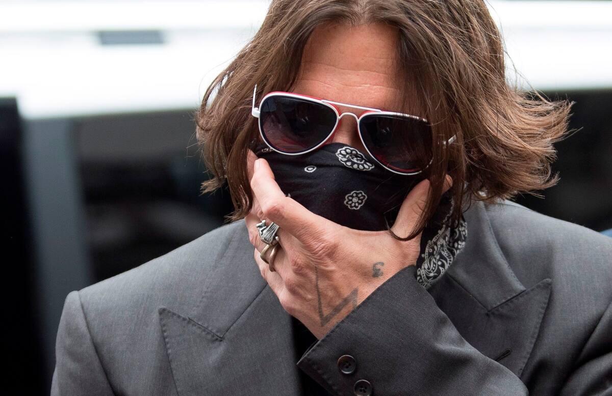 London (United Kingdom).- (FILE) - US actor Johnny Depp, wearing a face mask, arrives at the Royal Courts of Justice in London, Britain, 08 July 2020 (reissued 25 March 2021). A judge on 25 March 2021 refused Johnny Depp the permission to appeal the High Court ruling. Depp was appealing the verdict after he lost his case when suing The Sun's newspaper publisher News Group Newspapers (NGN) over claims he abused his ex-wife Amber Heard. (Reino Unido, Londres) EFE/EPA/NEIL HALL *** Local Caption *** 56469599