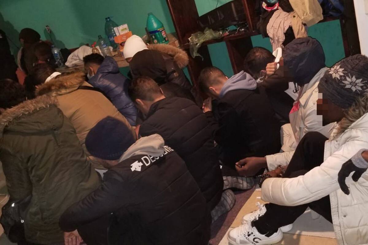 Aseguran a 22 personas de África
