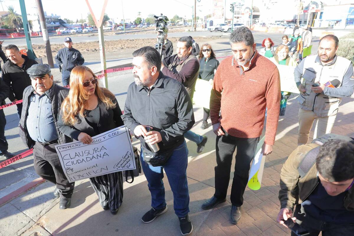 Realizan una clausura simbólica de la obra a desnivel en el cruce vial de Solidaridad y Colosio