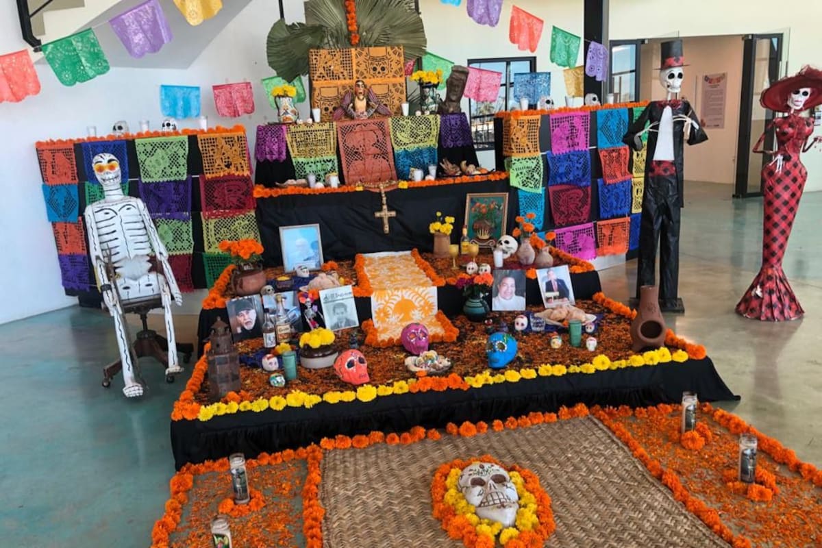 Halloween y Día de Muertos: Una fusión única de tradiciones en CEART Rosarito