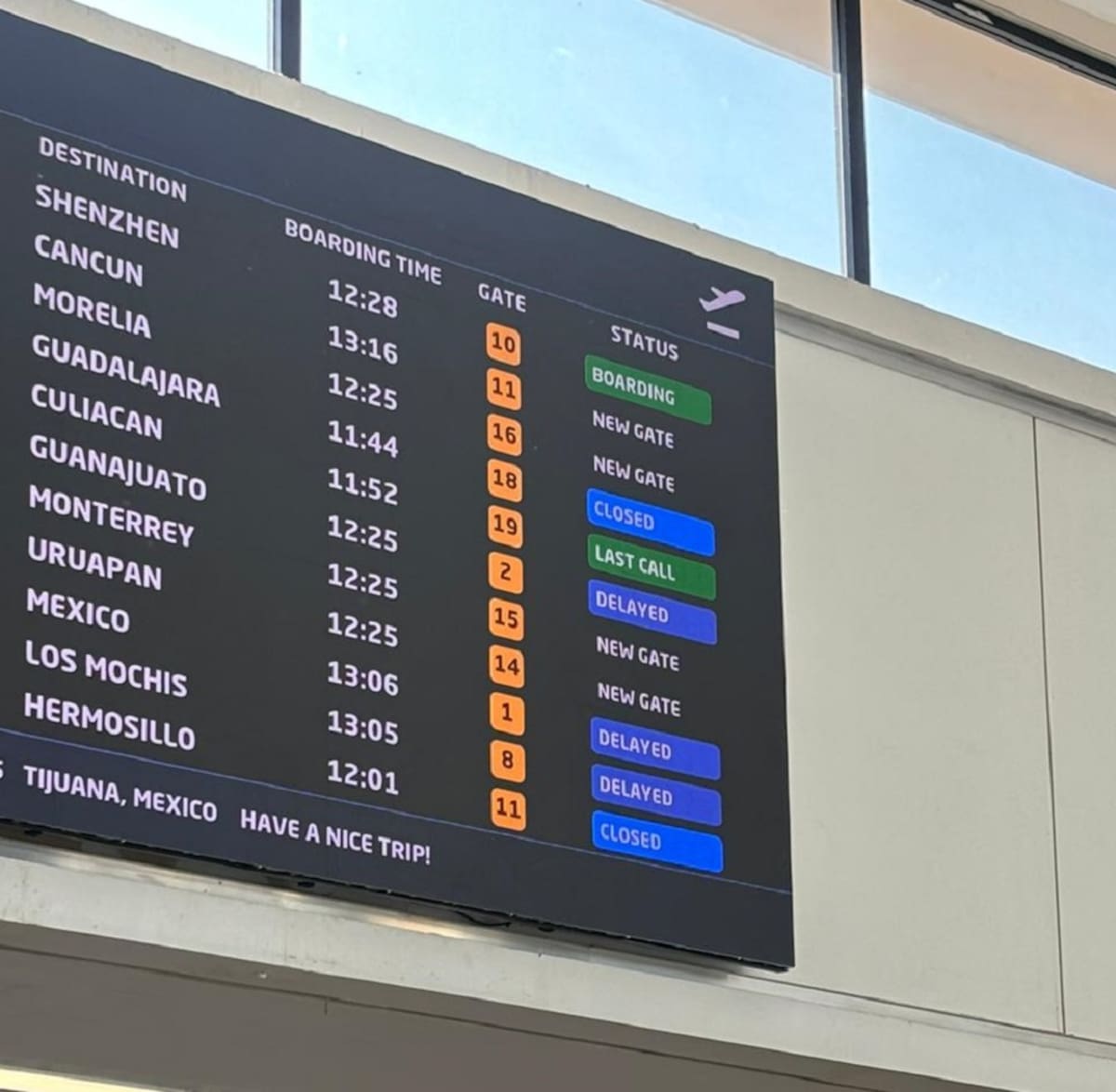 Vuelos retrasados o cancelados en el Aeropuerto de Tijuana.