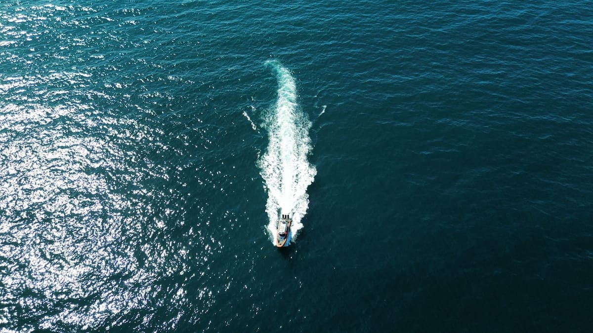 El accidente fue reportado por un testigo; autoridades mantienen un operativo sin localizar aún a los ocupantes. Foto: Cortesía