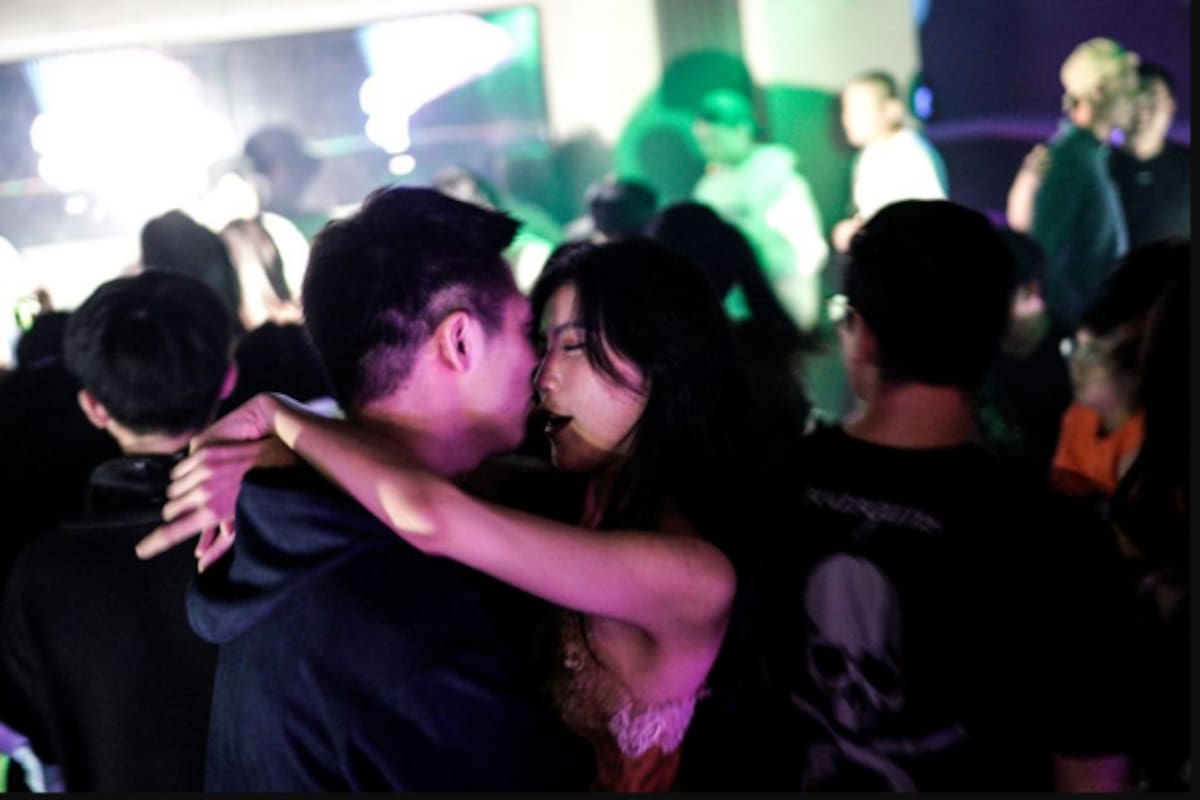 Vida nocturna en Wuhan regresa la normalidad