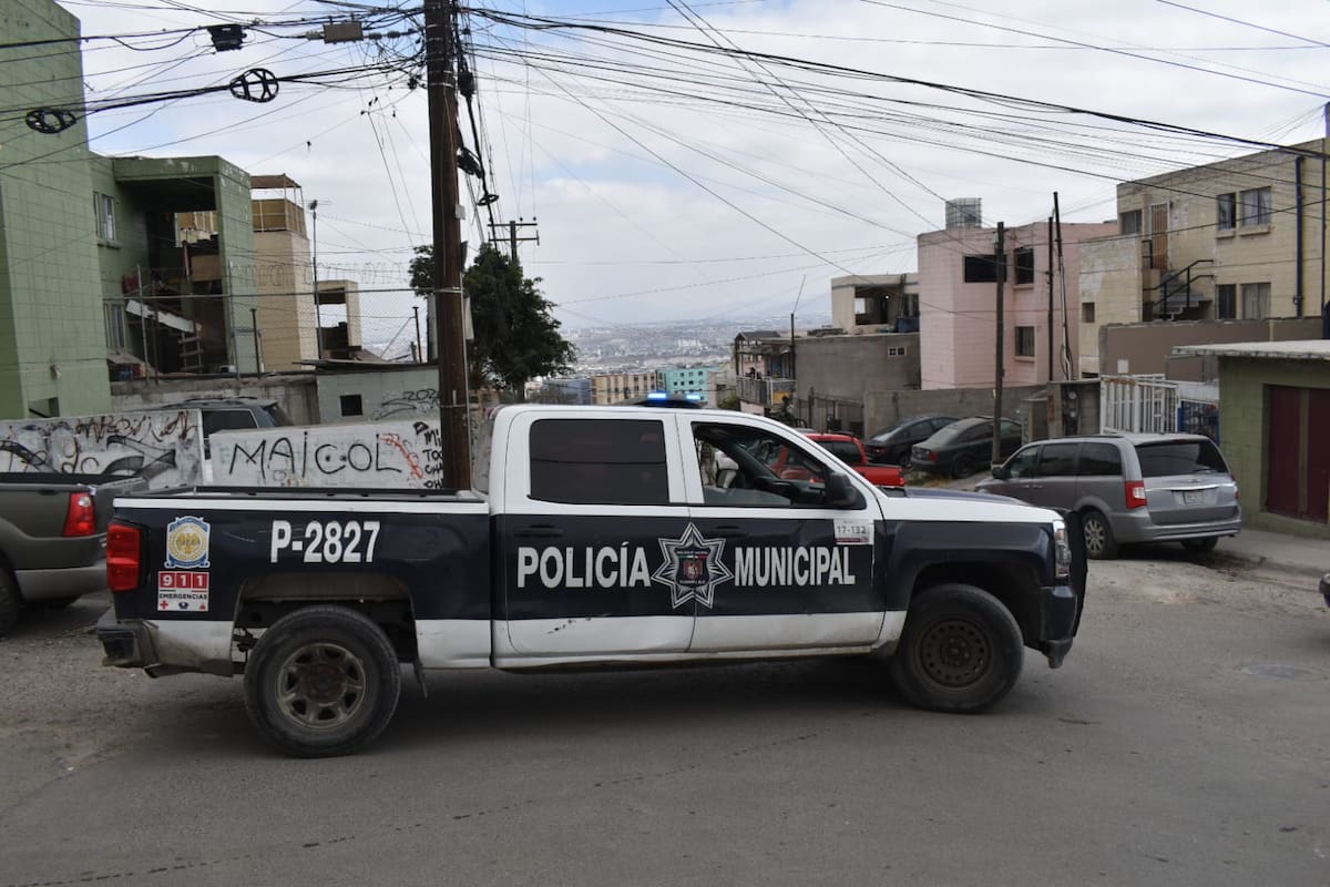 Una mujer fue localizada sin vida con impactos de bala en calles de la colonia Infonavit Latinos durante la mañana de este jueves; autoridades investigan el caso y hasta el momento no se reportan personas detenidas. Foto: Roberto García