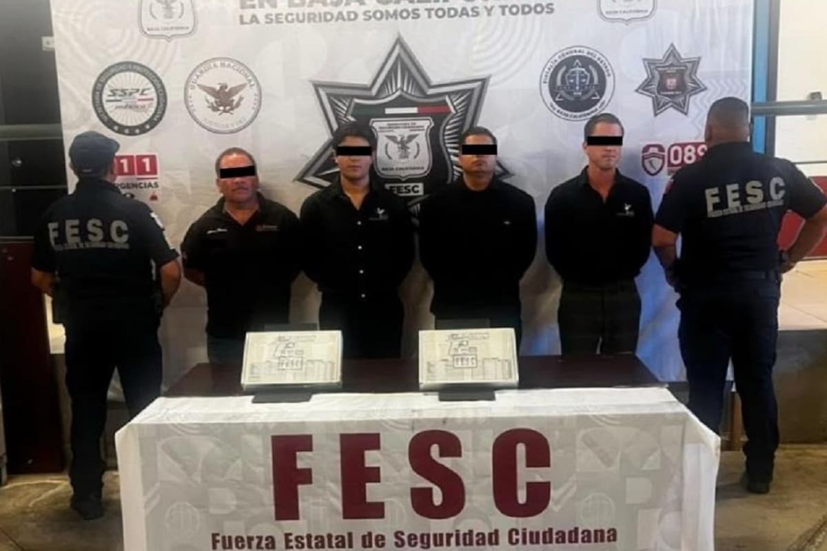Detienen a cuatro presuntos falsos escoltas armados en Tijuana