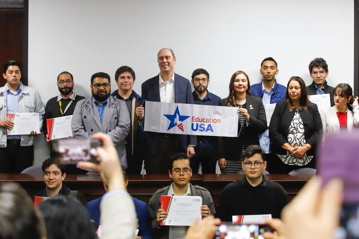 Cónsul de Estados Unidos visita a estudiantes de la UABC que concluyeron programa E3
