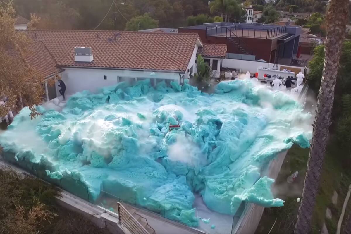 VIDEO: 'Youtubers' provocan gigantesca explosión de espuma