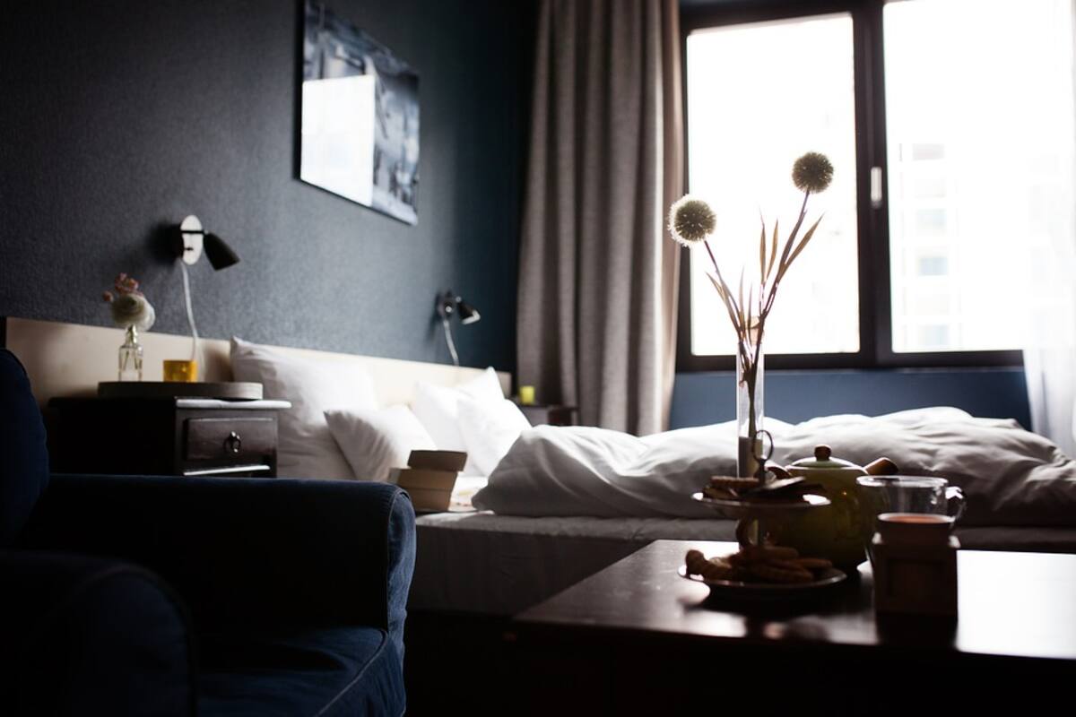 Revela 'lifehack' para dormir mejor en los hoteles