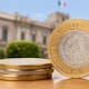 Por una reforma a la Ley Monetaria, Banxico y Hacienda sustituyen el núcleo de la moneda de 10 pesos por acero en 2026 para reducir costos, pero las piezas anteriores mantendrán su valor y tendrán un retiro paulatino