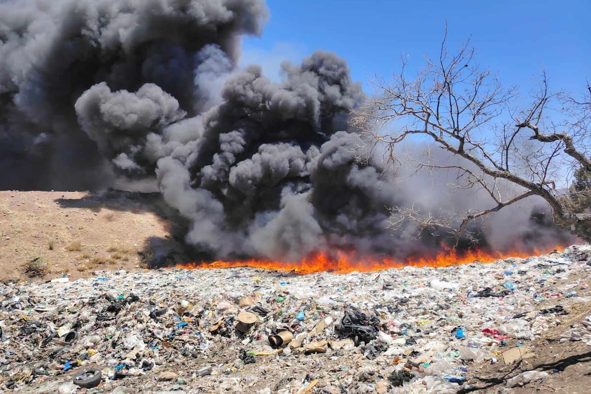 Sofocan incendio en relleno sanitario de Nogales