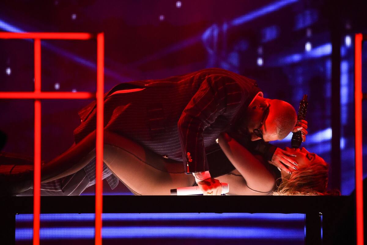 Así fue la ''candente'' presentación de Jennifer Lopez y Maluma