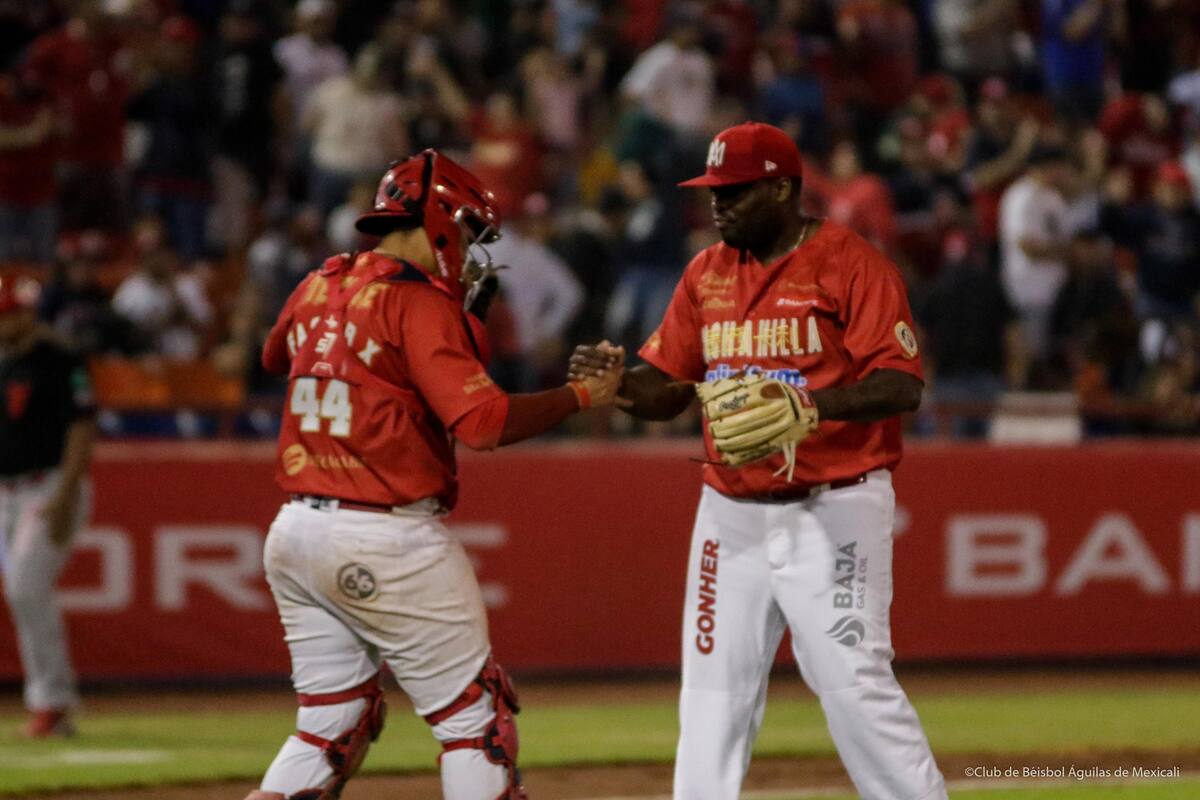 Águilas gana duelo de pitcheo