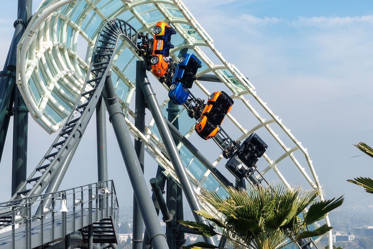 El parque de atracciones dio a conocer los modelos de esta innovadora y primera montaña rusa al aire libre de alta velocidad. Foto: Cortesía