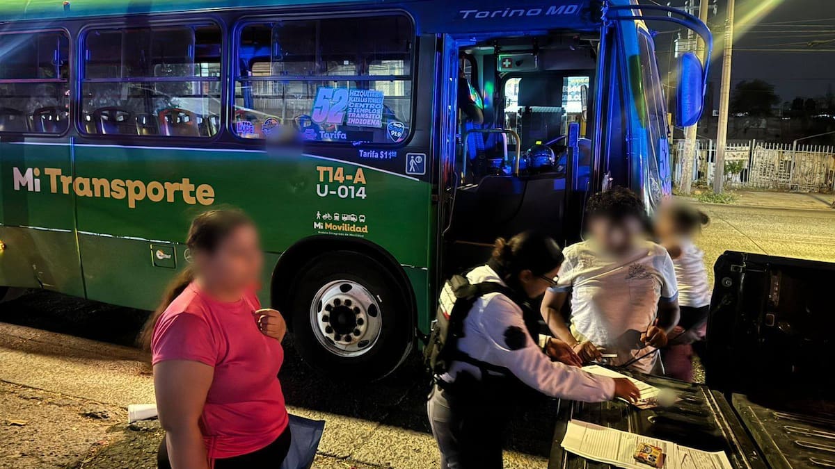Niño de 10 años viajaba solo en un camión de Guadalajara para ir a jugar videojuegos con sus amigos; la policía estatal lo reencontró con su mamá