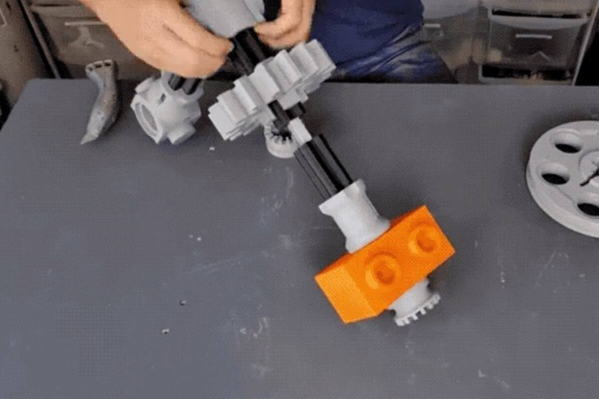 Ingeniero construye un kart gigante de Lego fabricando con piezas impresas en 3D