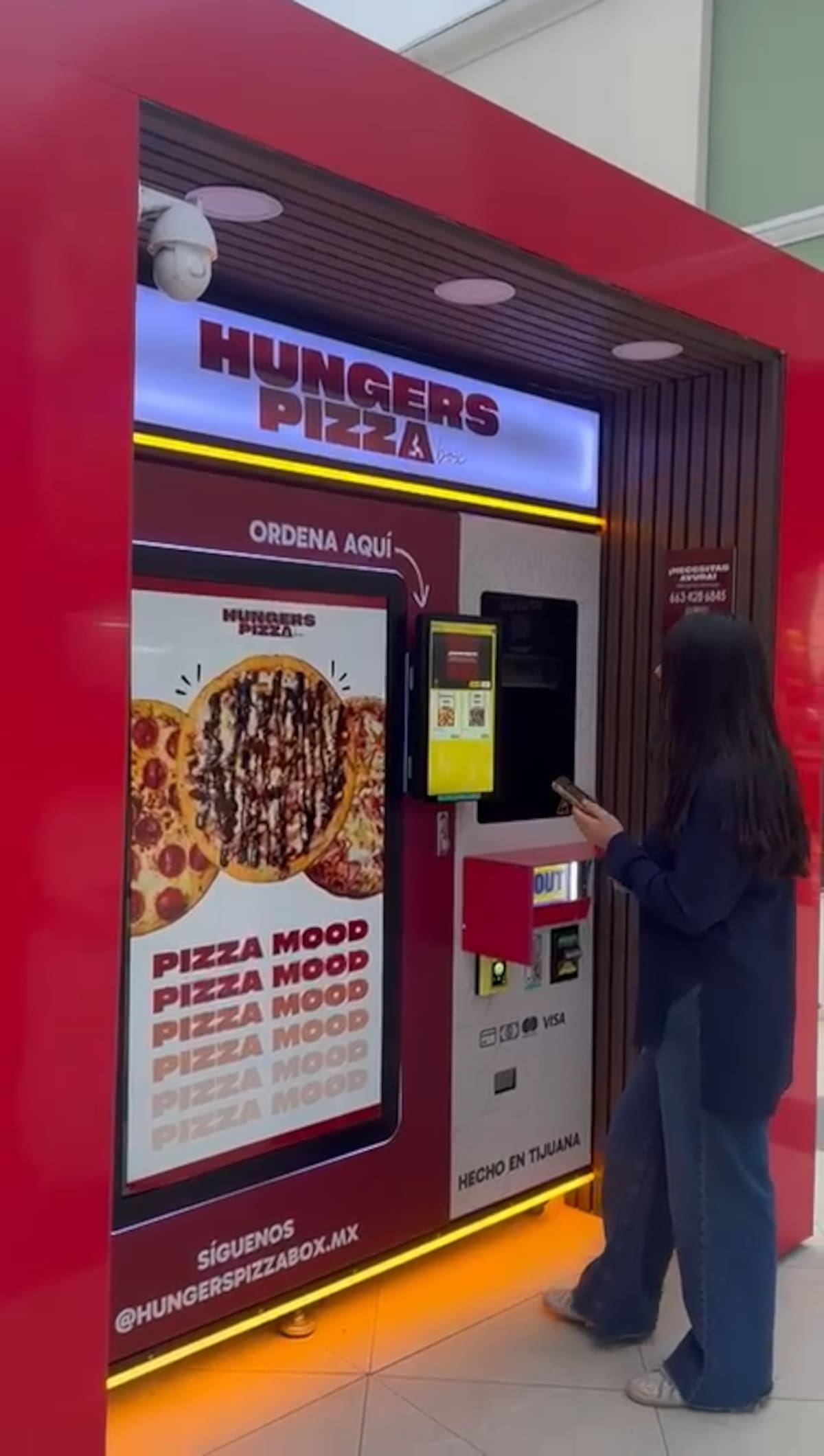 Un emprendimiento originario de Tijuana presenta la primera máquina expendedora de pizza en el estado, apostando por innovación, ingredientes frescos y una nueva forma de consumir comida rápida. Foto: Carlos Cruz