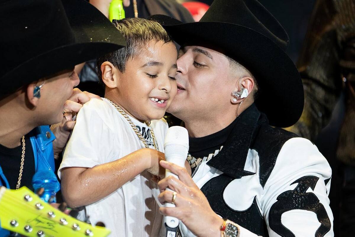 Eduin Caz le hace fiesta en grande a su hijo por sus 7 años
