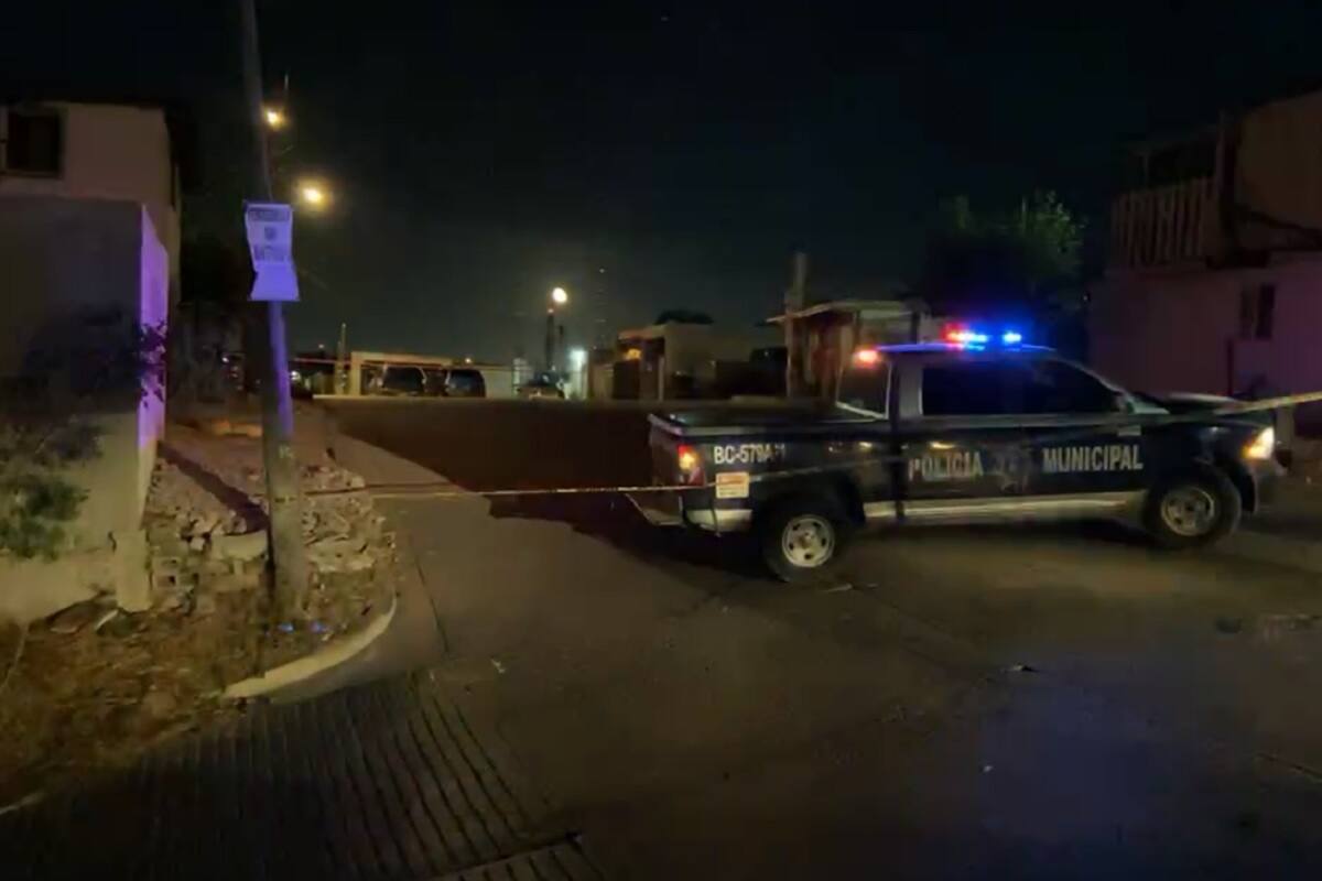 Homicidios Tijuana: Asesinan a hombre en unas escaleras