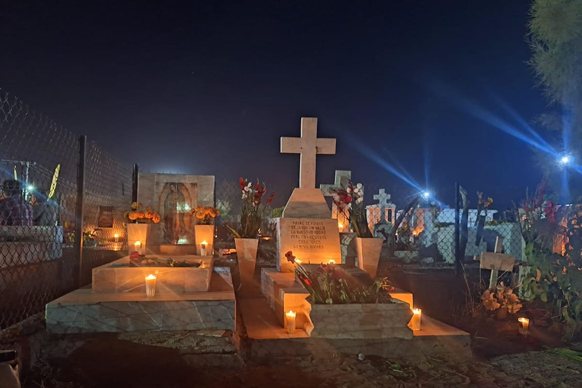 Acuden navojoenses a velar a sus difuntos a los camposantos
