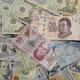 El dólar se mantiene al alza: se vende en 17.40 pesos en casas de cambio y hasta en 18.65 en bancos