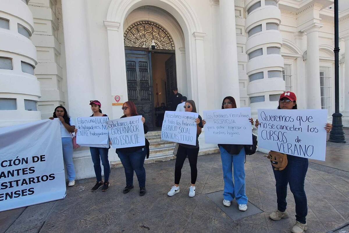Huelga en Unison: Se manifiestan alumnos en Palacio de Gobierno; exigen audiencia con Gobernador