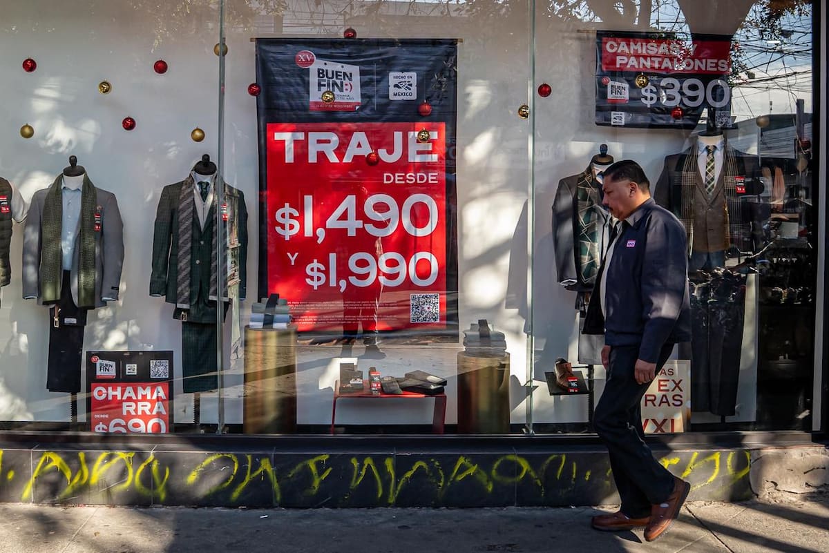 Las ventas han avanzado lentamente por la lluvia y la espera del aguinaldo, aunque comerciantes confían en que la afluencia mejore en los próximos días. Foto: Border Zoom