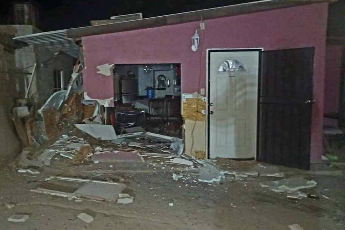 Choca contra casa en la colonia Bellavista