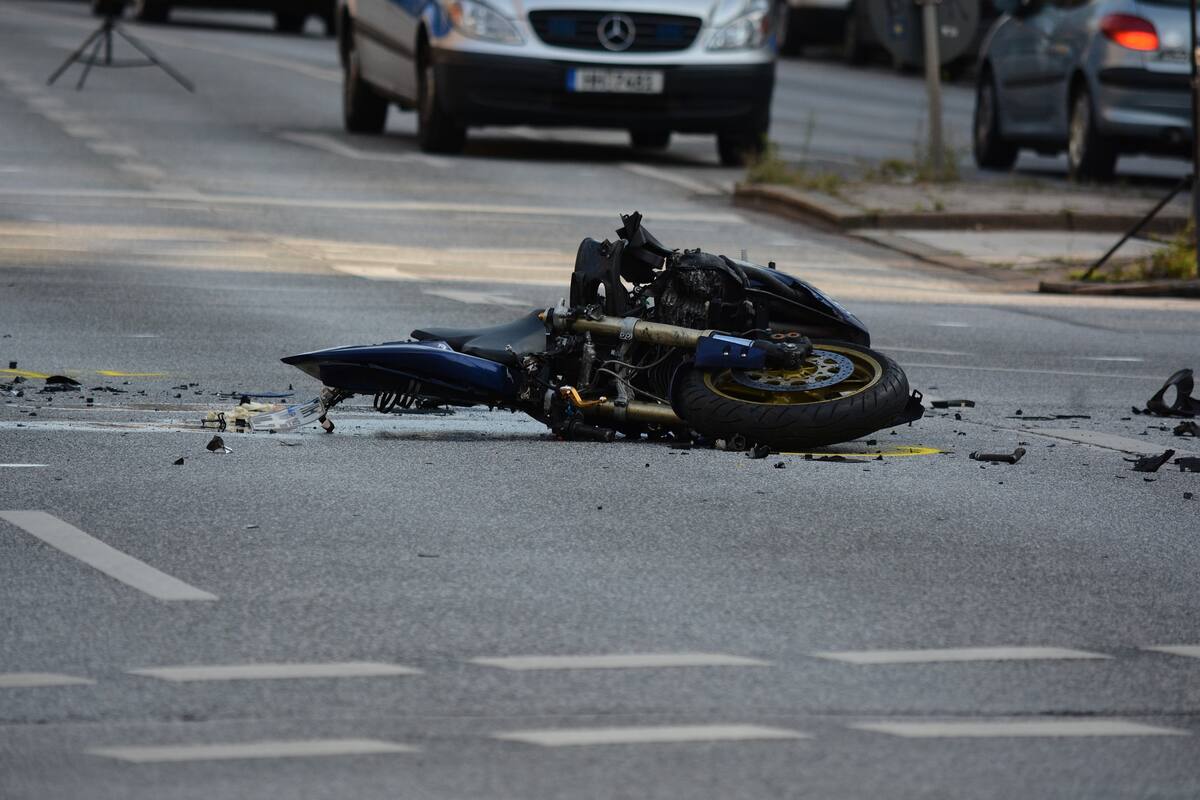 Joven muere al derrapar su motocicleta y ser atropellado en la México-Querétaro