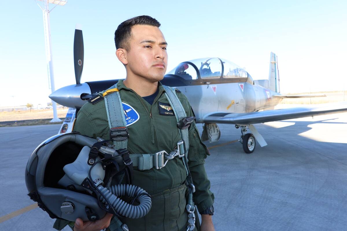 Juan Ramón cumple sueño de ser piloto de la Fuerza Aérea Mexicana