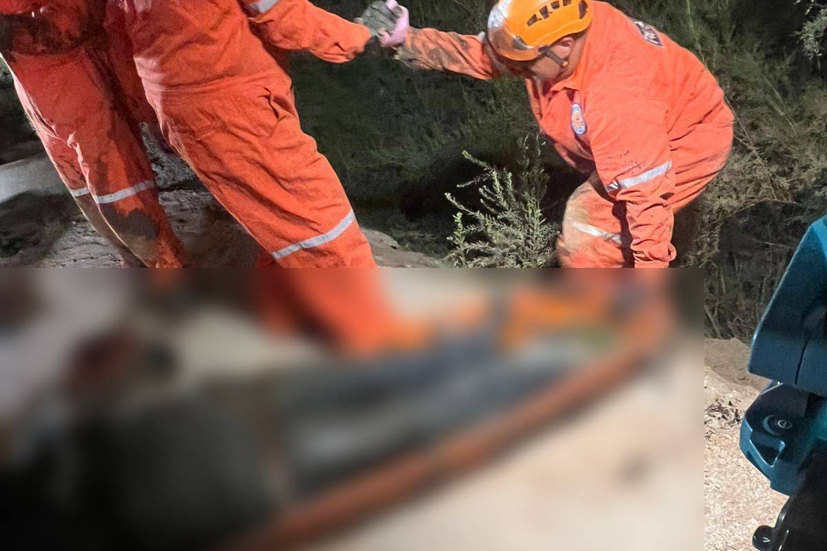 Rescatan a mujer que cayó a dren en Islas Agrarias