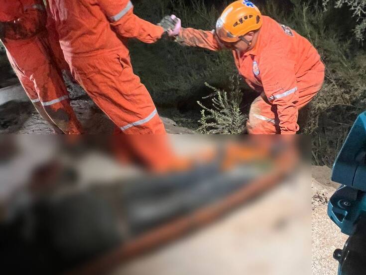 Rescatan a mujer que cayó a dren en Islas Agrarias